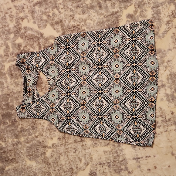 Fun 2 Fun Sleevless Top Size Medium - Picture 5 of 7